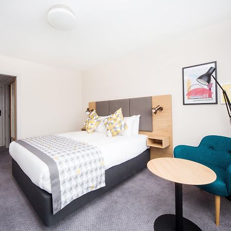 הורלי Holiday Inn London - Gatwick Airport By Ihg מראה חיצוני תמונה