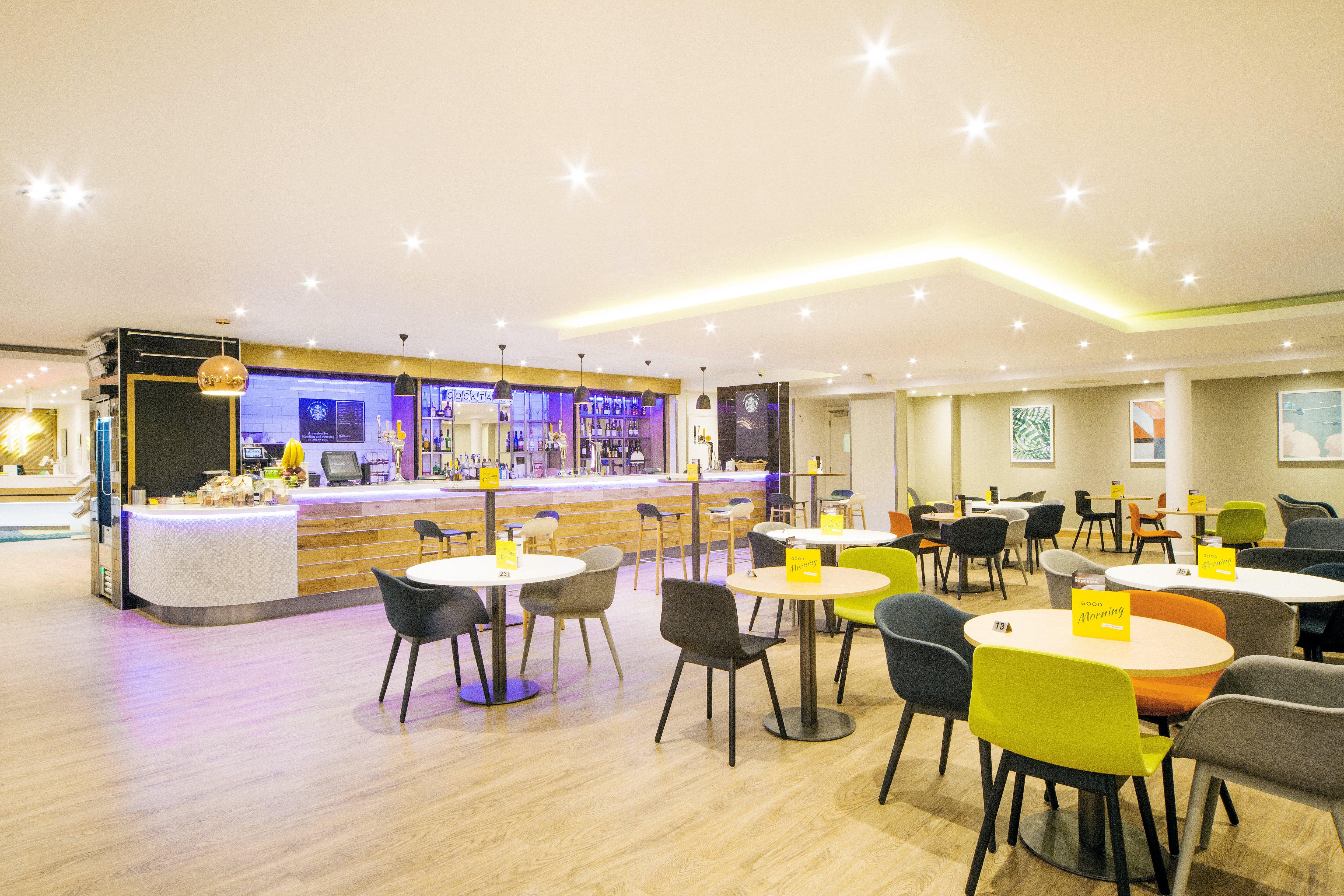 הורלי Holiday Inn London - Gatwick Airport By Ihg מראה חיצוני תמונה