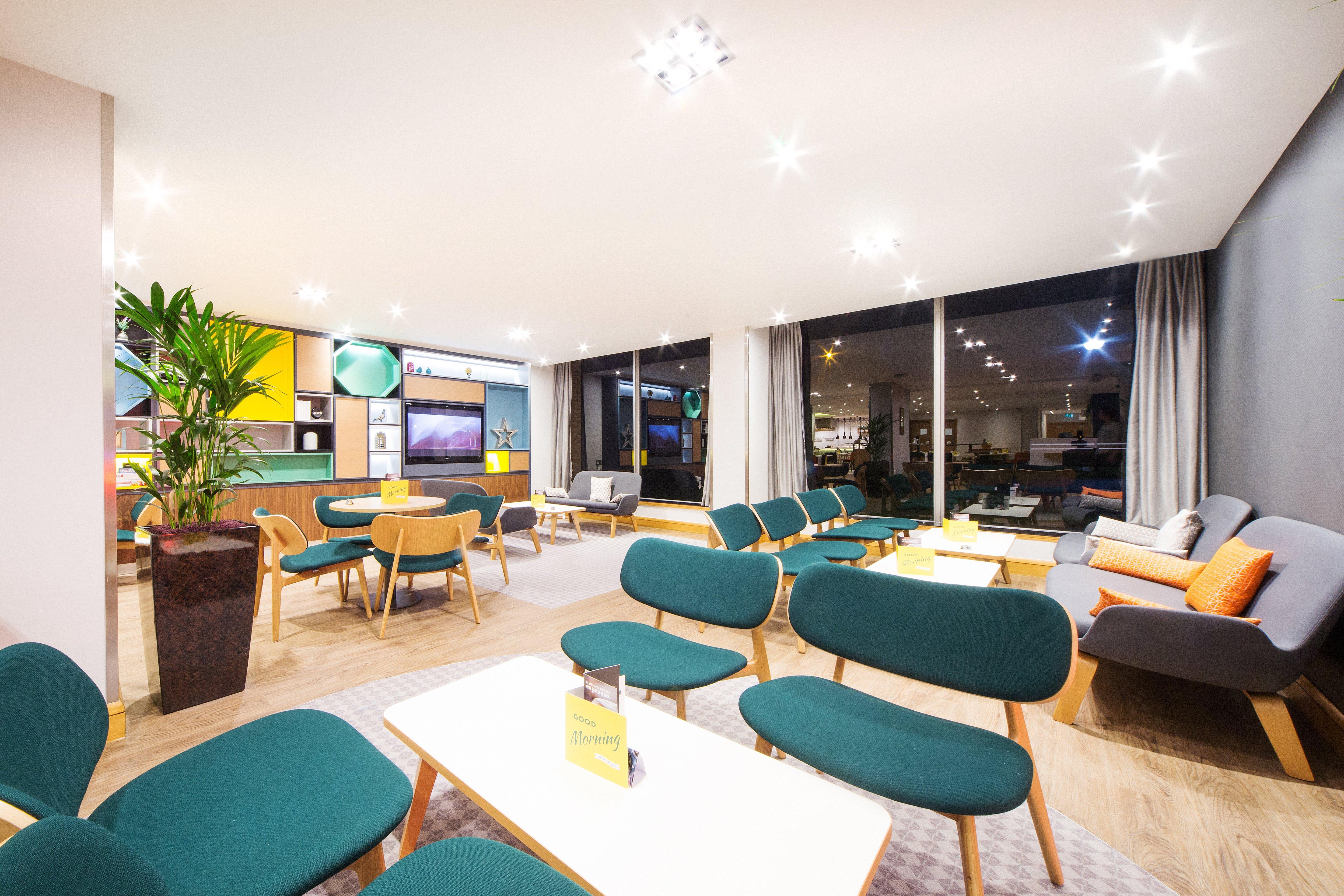 הורלי Holiday Inn London - Gatwick Airport By Ihg מראה חיצוני תמונה