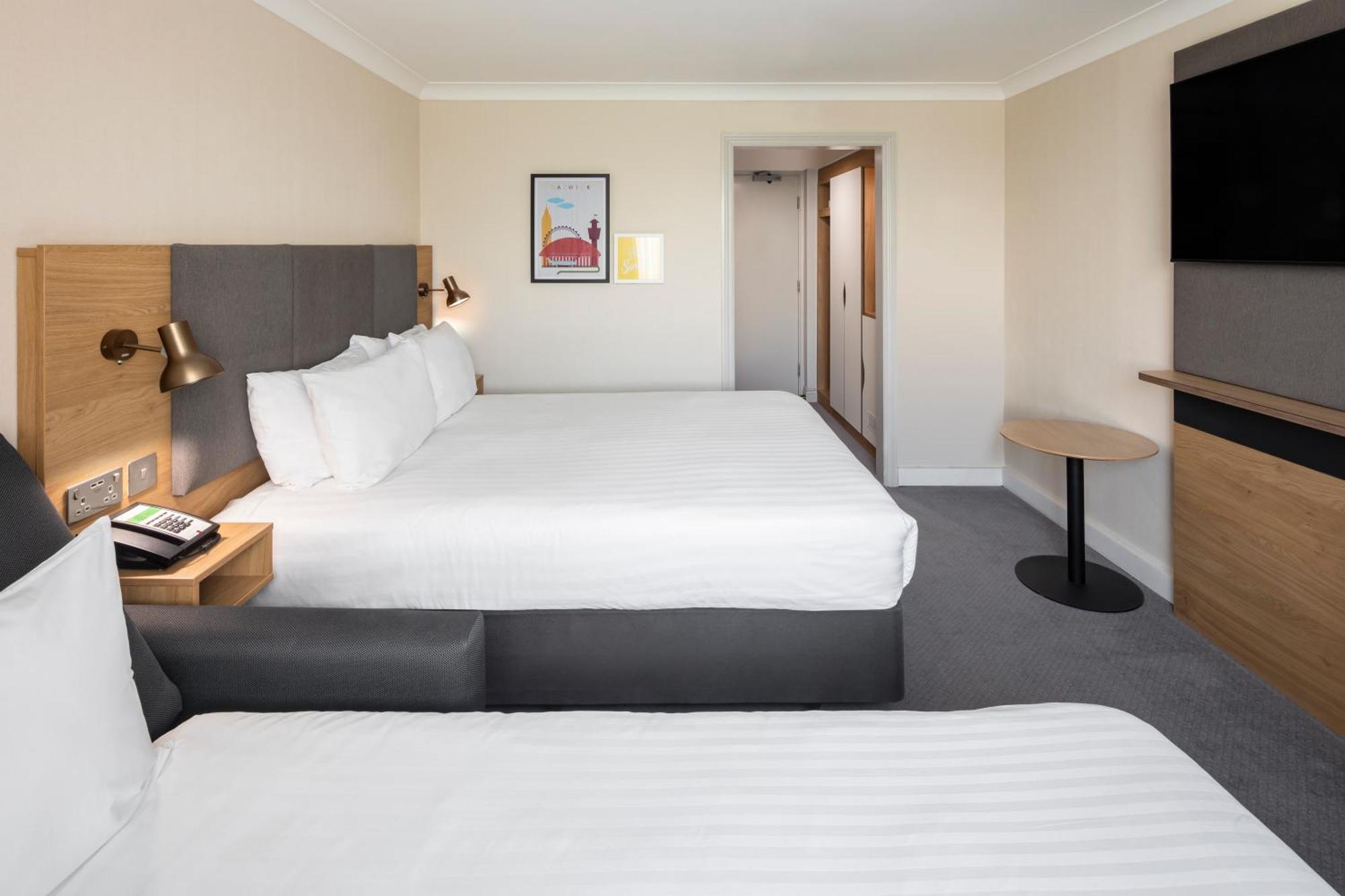 הורלי Holiday Inn London - Gatwick Airport By Ihg מראה חיצוני תמונה