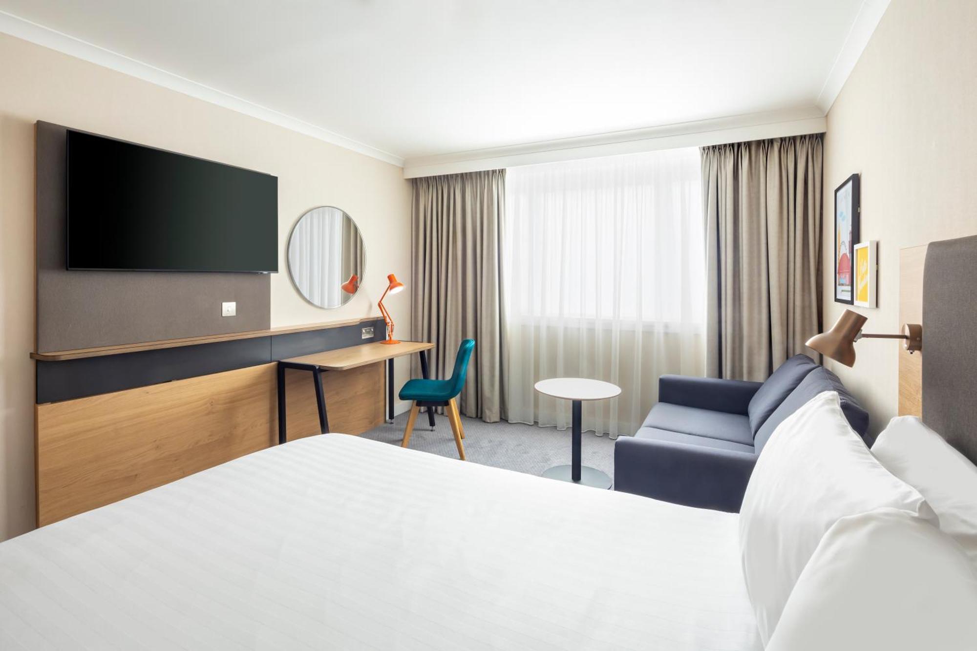 הורלי Holiday Inn London - Gatwick Airport By Ihg מראה חיצוני תמונה