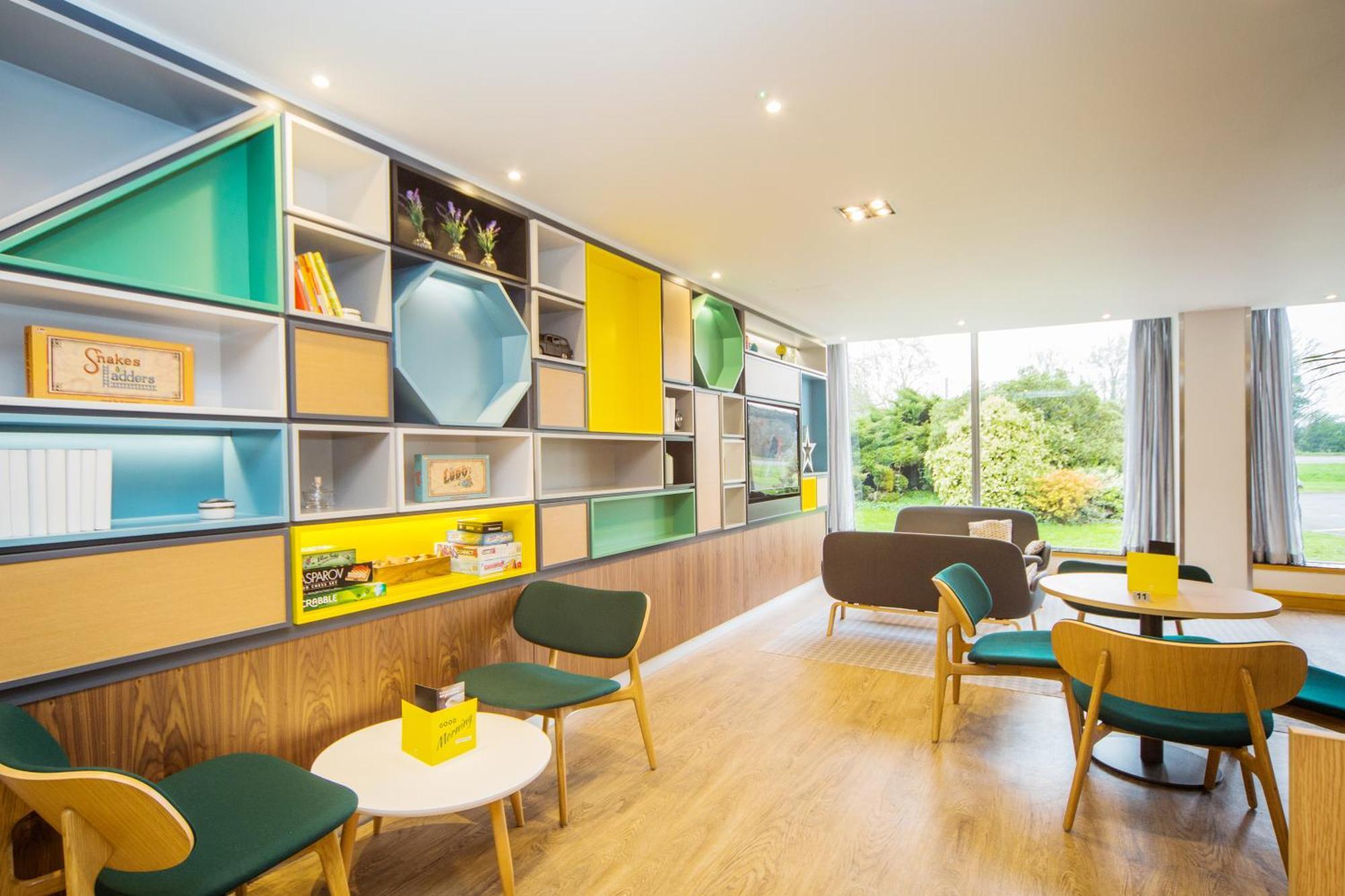 הורלי Holiday Inn London - Gatwick Airport By Ihg מראה חיצוני תמונה